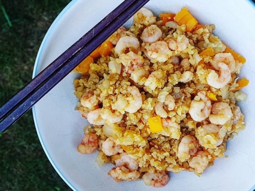 Riz de chou-fleur asiatique aux crevettes - Glouton