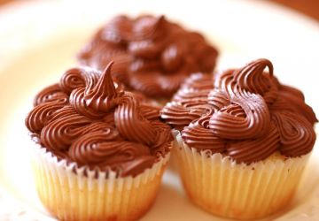 Cupcakes vanille, glaçage au chocolat - Recette de cuisine