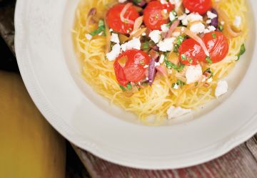 Spaghettis de blé entier aux légumes grillés et à la feta